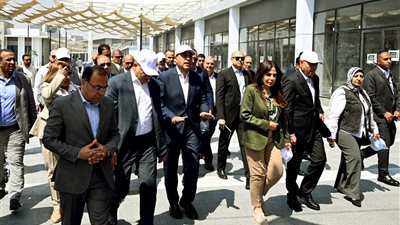 على مساحة 131 ألف متر مربع.. رئيس الوزراء يتفقد مشروع 