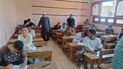 رئيس منطقة سوهاج الأزهرية يتفقد لجان امتحان الإحصاء للقسم الأدبي 
