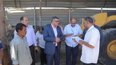 محافظ قنا يتابع تطوير الحملة الميكانيكية بدشنا ويوجه برفع كفاءة المعدات