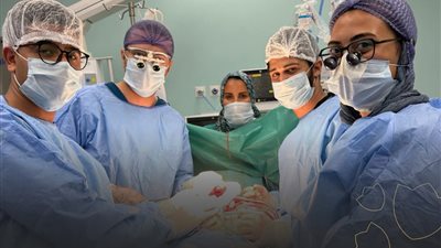 نجاح جراحة قلب مفتوح عالية الخطورة لاستئصال ورم ضخم بقلب مريض بمجمع السويس 