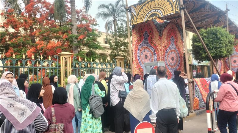 جانب من توافد الطلاب
