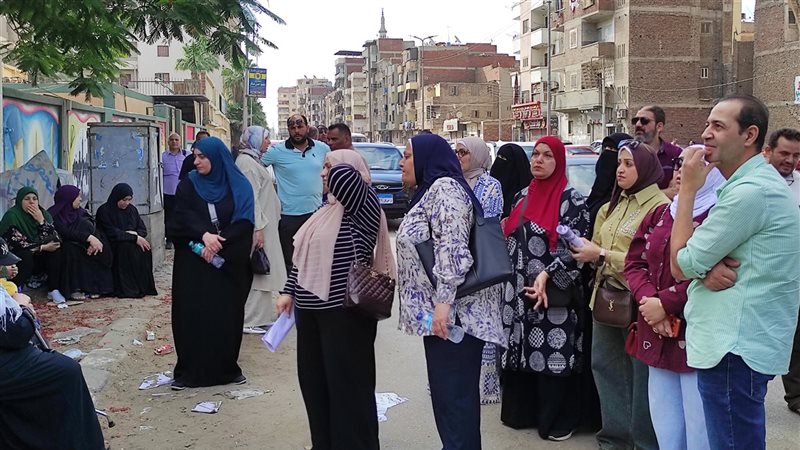 الانتظار أمام لجان