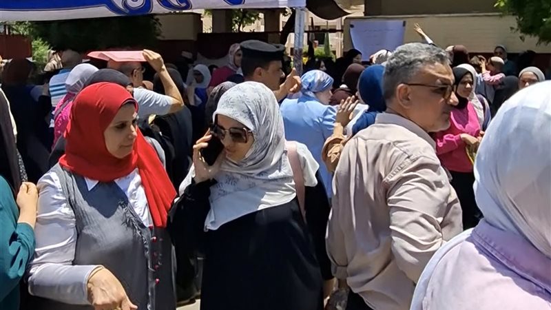 جانب من الامتحانات
