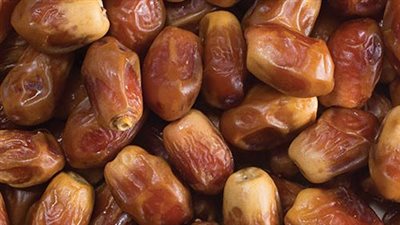 التمر يغزو الأسواق العالمية.. لماذا أصبح الغذاء المفضل لملايين الأشخاص؟