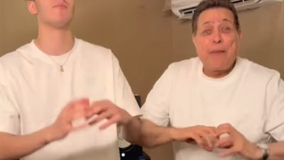 بالتزامن مع فوز المنتخب.. حكيم يطلق أغنية نص ملعب قلبي |فيديو 
