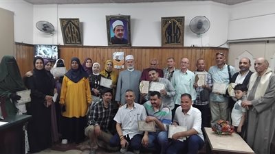 رئيس منطقة سوهاج الأزهرية يكرم الفائزين بلقب 