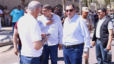 محافظ دمياط يتابع ميدانيا جهود السيطرة على حريق مصنع دهانات بدمياط الجديدة 