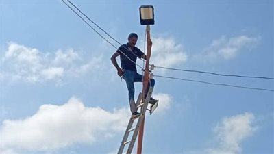 تركيب كشافات ورفع كفاءة الشبكة.. متابعة مكثفة لرئيسة حي فيصل بالسويس للإنارة
