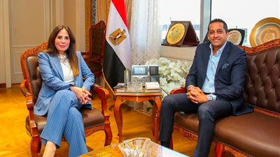 وزيرة الإسكان تبحث مع 
