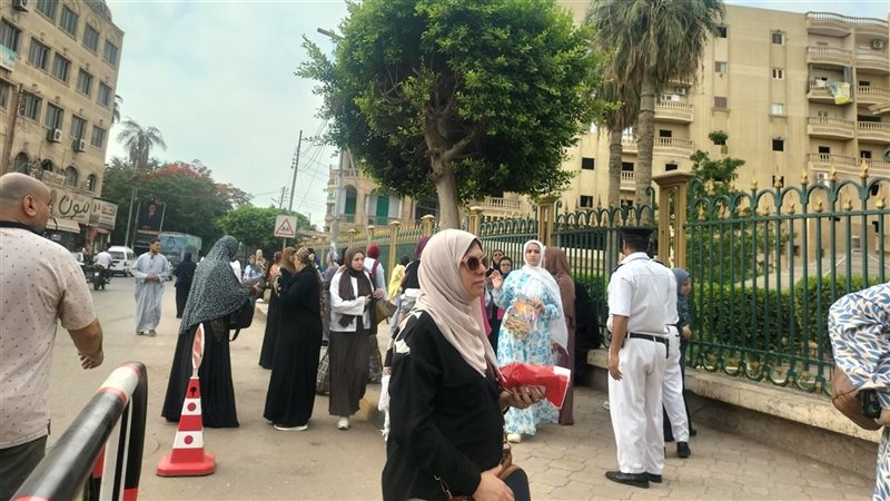 جانب من توافد الطلاب