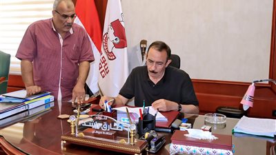 محافظ سوهاج يعتمد قرار منح العلاوة التشجيعية لـ 563 موظف