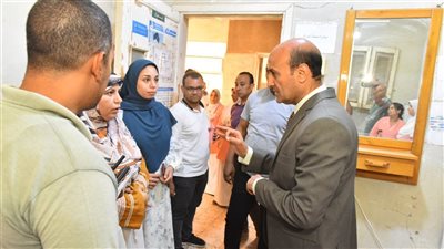 محافظ أسيوط يفاجئ وحدة طب الأسرة بقرية ريفا للاطمئنان على الخدمات الطبية 