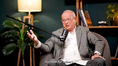 ساويرس: كنت أعمل كمدمن نجاح وخسرت حياتي الأسرية.. و«16 ساعة شغل» هي الأفضل
