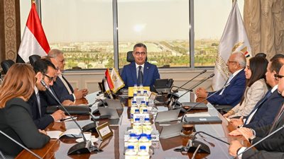 وزير التموين يبحث إدخال سلسلة 
