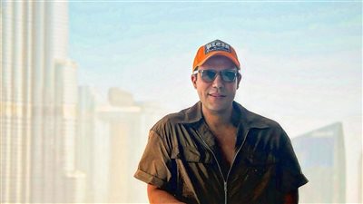  محمد إمام يروج لفيلمه الجديد في دبي: «مستنيكم النهارده للاحتفال بصقر وكناريا»