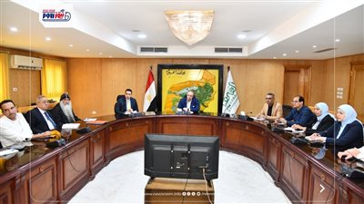 محافظ الفيوم يتابع آخر مستجدات تنفيذ مشروع القطار الكهربائي السريع