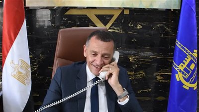 محافظ أسوان يهنئ أوائل الشهادة الإعدادية وأولياء أمورهم هاتفياً ويشيد بتفوقهم