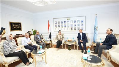 محافظ أسيوط ونائب وزير الصحة يرفعان شعار تنمية الأسرة أولا
