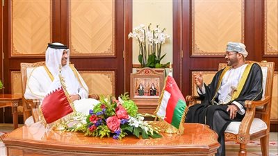 لقاء قطري–عماني بحث ضمان حرية الملاحة في مضيق هرمز
