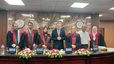 رئيس جامعة دمياط يشهد مناقشة رسالة دكتوراه في الآثار المصرية بجامعة المنصورة 