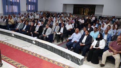 محافظ سوهاج يعقد اجتماعًا مع رؤساء ونواب الوحدات المحلية الجدد عقب حركة التنقل