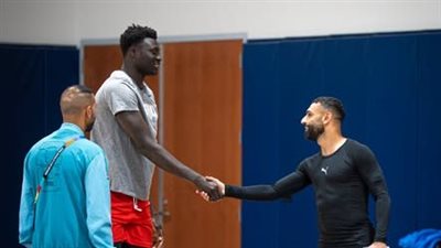 نجوم منتخب مصر في زيارة لنادي كرة سلة قبل مواجهة إيران