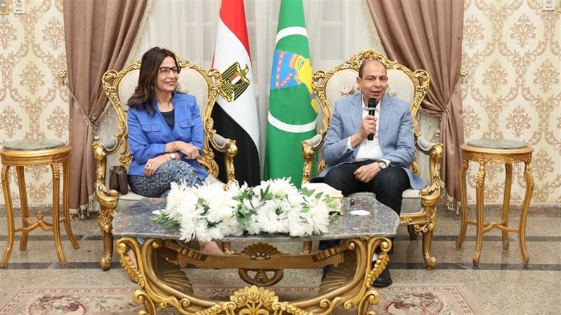 وزيرة الثقافة 