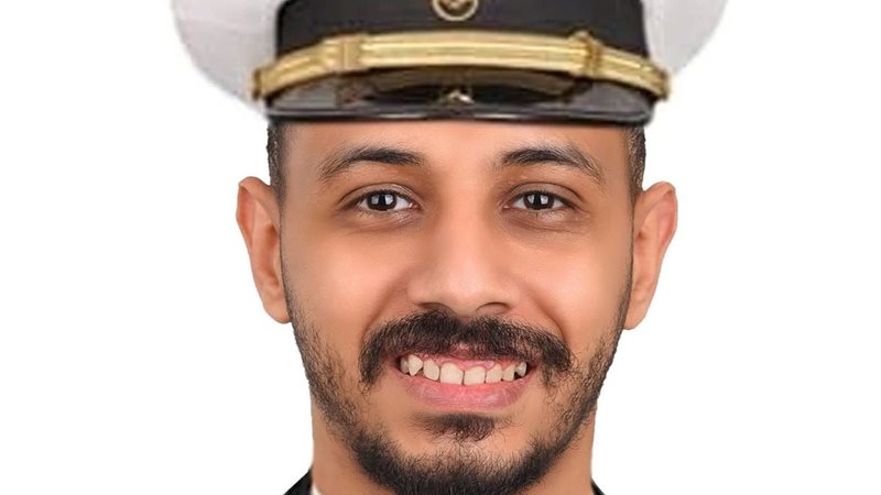 أحد البحارة المختطفين