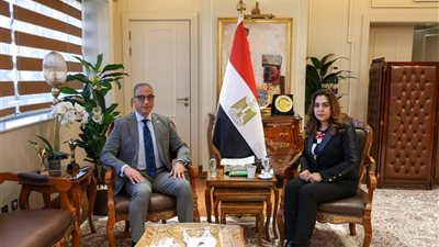 وزيرة التنمية تتابع مع محافظ الجيزة تطوير منظومة المخلفات وملفات التصالح 