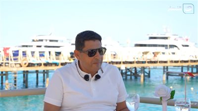 مستثمر سياحي يكشف سر نجاح فنادق البحر الأحمر: «الابتسامة أهم من أي شيء»