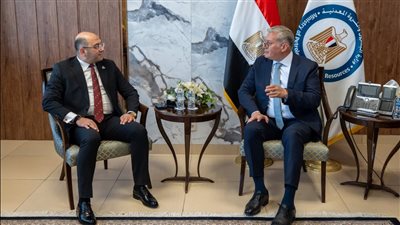 كريم بدوي يبحث مع رئيس برلمانية حماة الوطن دعم جهود تطوير قطاعي البترول والتعدين