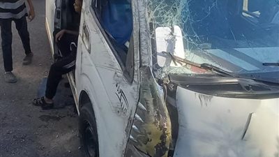 إصابة 8 أشخاص في حادث انقلاب سيارة ميكروباص بطريق إدكو - دمنهور