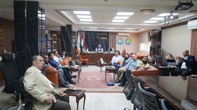 مياه سوهاج تبحث توطين صناعة معدات محطات المياه مع 