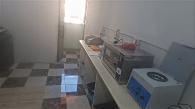 ضبط منتحل صفة طبيب وأدوية مجهولة المصدر داخل منشآت طبية بالدقهلية وإغلاقها