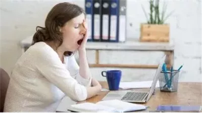 نقص فيتامين B12 ليس دائمًا بسبب الغذاء.. أطباء يكشفون دور المعدة في المشكلة