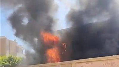 السيطرة على حريق مبنى مهجور بمنطقة مساكن شل في السويس دون إصابات