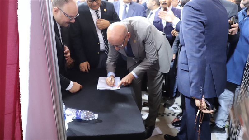 رئيس النقض يدلى بصوته