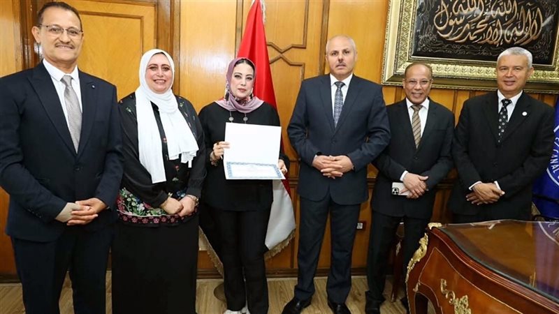  رئيس جامعة قناة