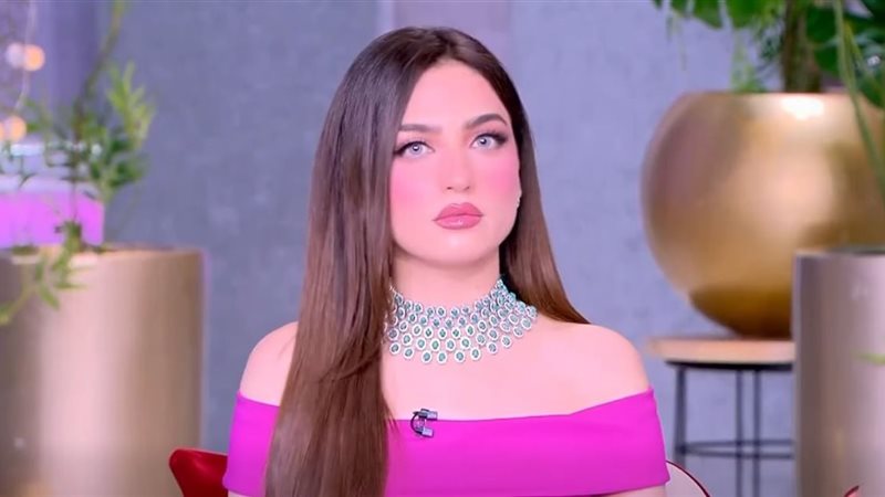 ياسمين عز 