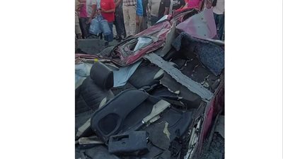 مصرع شخصين وإصابة 4 في حادث مروع بالوراق بعد سقوط تريلا على سيارة