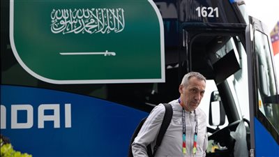 السعودية تبدأ التحرك لإقالة دونيس بعد الوداع المخيب من كأس العالم