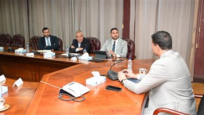 وزير الصناعة يبحث توطين تكنولوجيا الإضاءة مع شركة التوكل الكهربائية جيلا