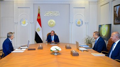 12 سفينة صيد وأتوبيس نهري جديد.. السيسي يتابع أحدث مشروعات التصنيع البحري