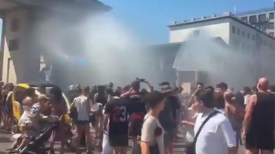 بترطب على شعبها.. شرطة برلين ترش رذاذ المياه على السكان في الحر