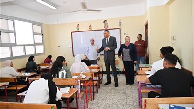 محافظ جنوب سيناء يتفقد لجان الثانوية العامة بشرم الشيخ وطور سيناء