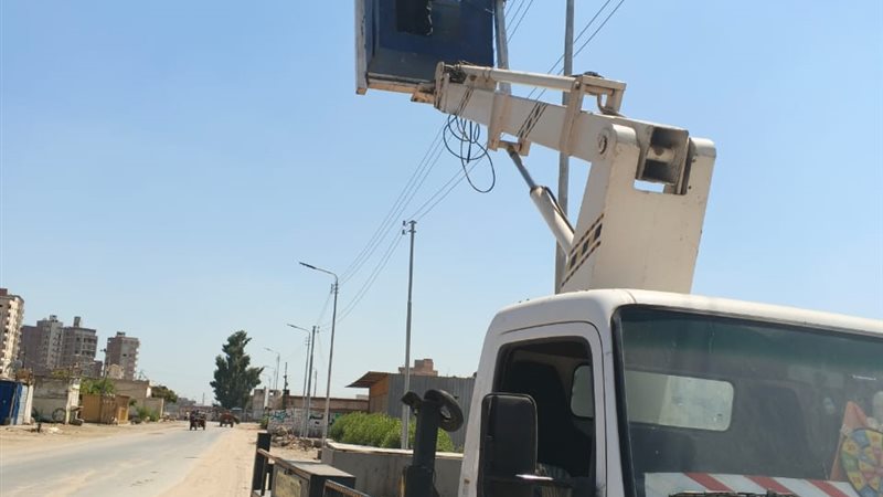 أعمدة الإنارة 