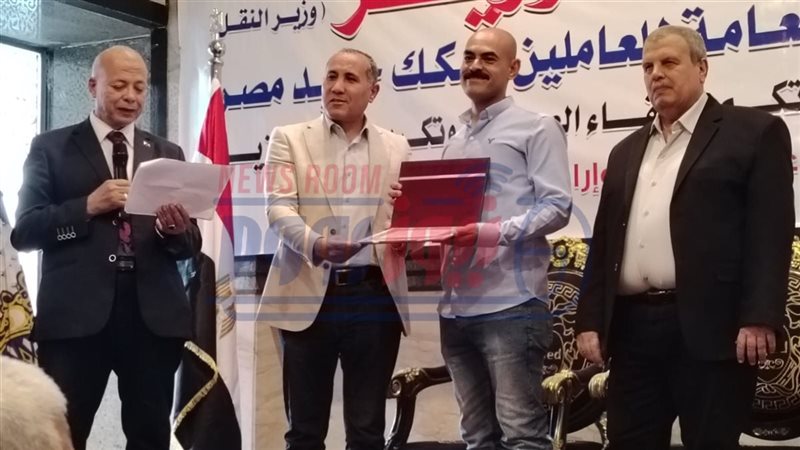 خلال التكريم