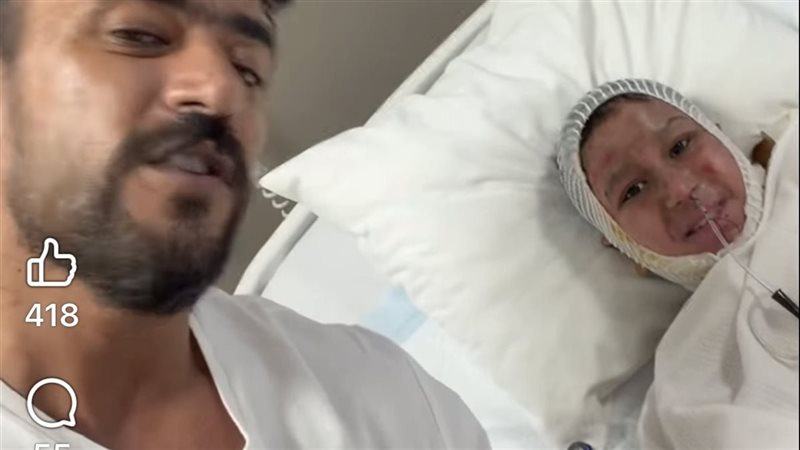 أحمد العوضي مع الطفل