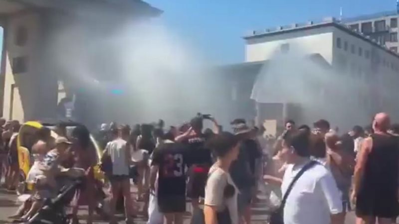 شرطة برلين ترش رذاذا