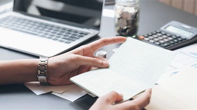 موظف سابق: ثلثا المشروعات المدرجة في طلبات القروض كانت غير حقيقية |خاص